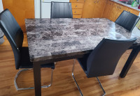 Table de cuisine noire /gris  avec 4 chaises en cuir