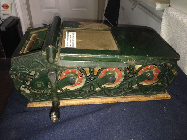 ANTIQUE VARCO CAST IRON AUTOGRAPHIC REGISTER RECEIPT MACHINE in Arts & Collectibles in Mississauga / Peel Region - Image 2