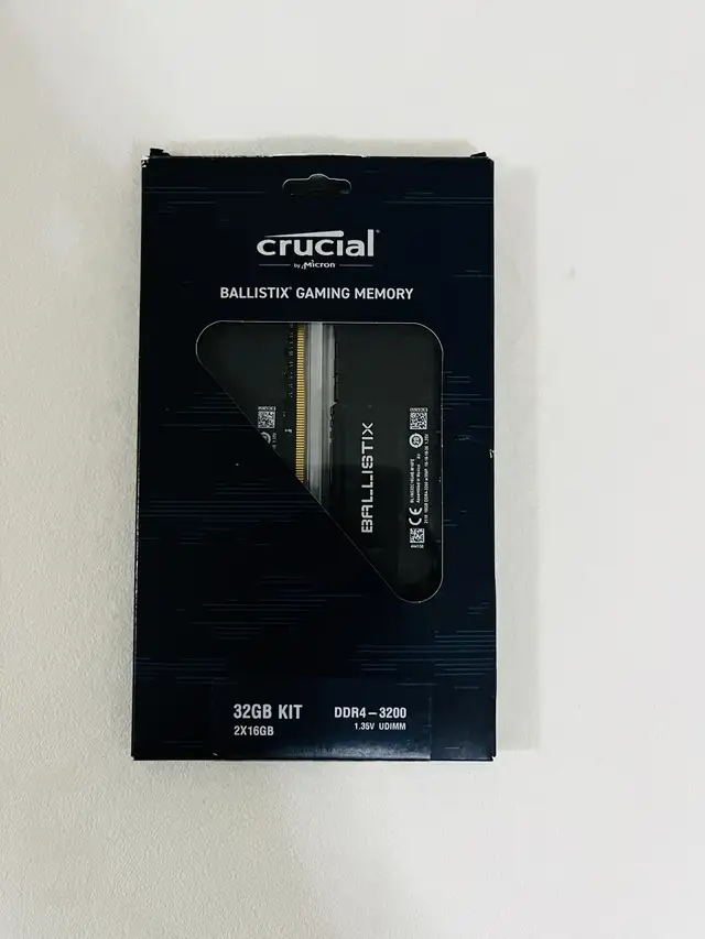 Crucial Ballistix 3200 MHz DDR4 DRAM Desktop Gaming Memory in System Components in Kitchener / Waterloo - Image 2