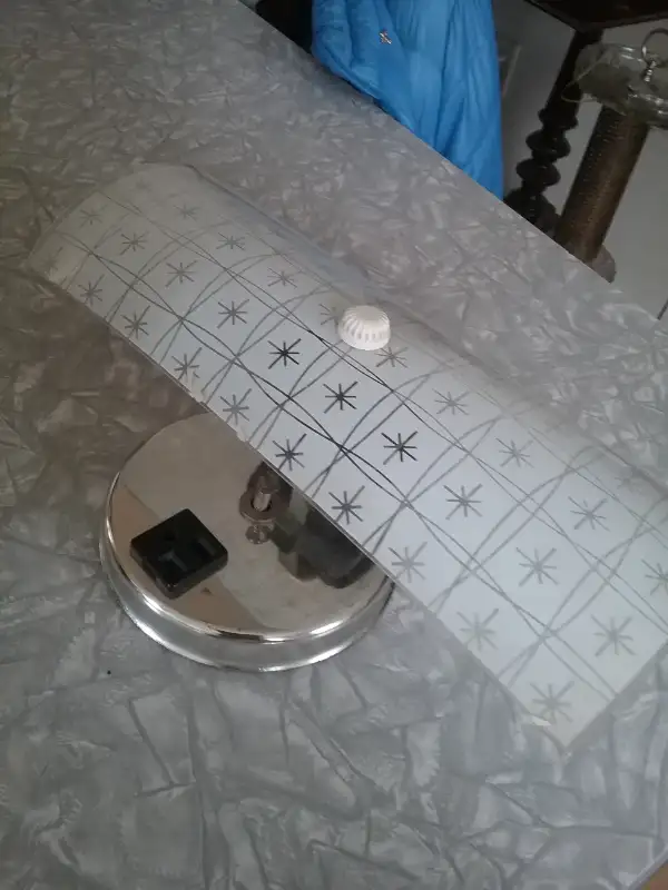 Applique murale a deux lumieres avec prise in Indoor Lighting & Fans in Granby - Image 2