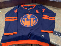 Edmonton Oilers mens small McDavid