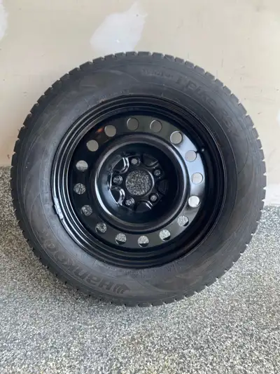 Selling a set of 4 Hankook Winter i*Pike RS V winter tires mounted on 5-lug steel rims. Came directl...