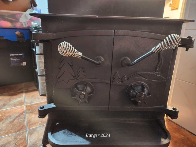 Cast-iron wood burning stove  in Other in Mission
