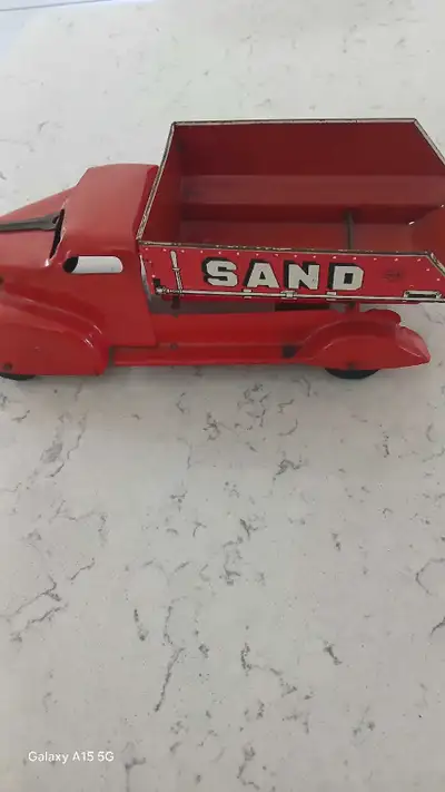Marx sand/gravel tin truck, View more