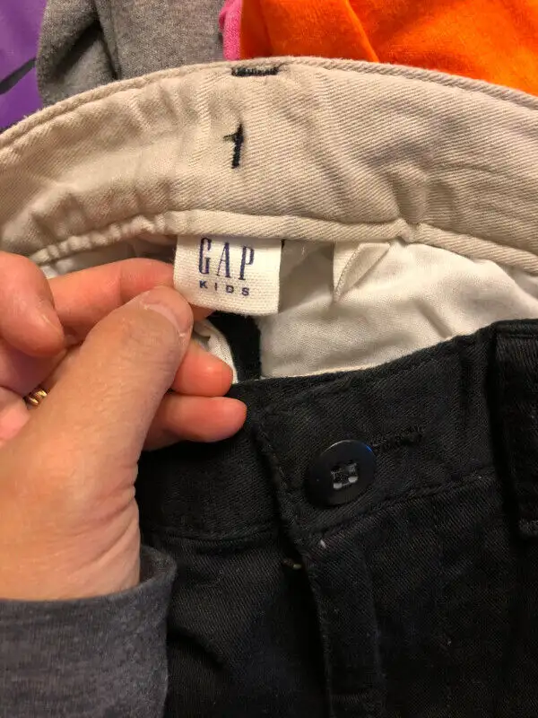 GAP boys Cotton Black Dress pants - 6 slim fit in Clothing - 5T in Calgary - Image 6