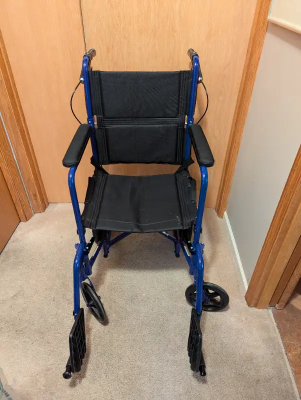 Drive Dark Blue Transport Chair in Health & Special Needs in Delta/Surrey/Langley - Image 3