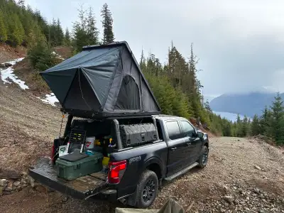 roof top tent model vevor 2024 size 5 ft x 7 ft no matress Excellent condition use one season no pet...