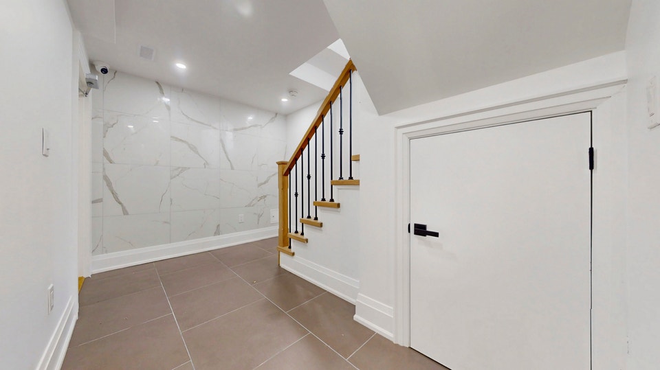 Stunning New   1 BR basement apartment in Aurora for rent 3
