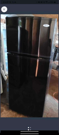 Réfrigérateur noir Whirlpool très propre 