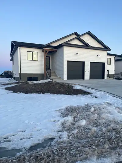 new side by side for rent in st Adolphe $1995.00 plus utilities