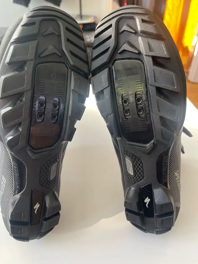 botte  vélo hivers Specialized Defroster SPD Fat bike neuf /new in Cruiser, Commuter & Hybrid in Laval / North Shore - Image 8
