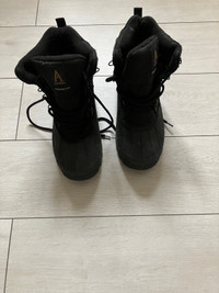 Men’s Size 9 winter boots