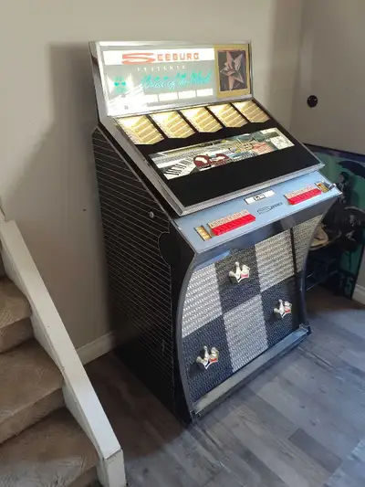1961 Seeburg Y100 works 100 % Keys 100 song selection comes with vinyl selection