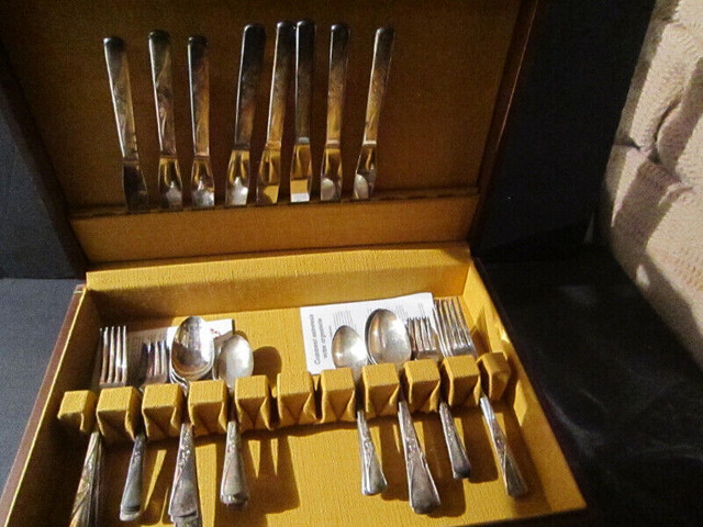 REVELATION silverware set, Service for 8 in Arts & Collectibles in Thompson