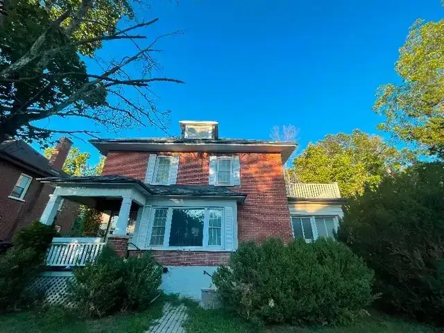 ATTENTION TRENT STUDENTS – 7 BEDROOM HOUSE NEAR DOWNTOWN