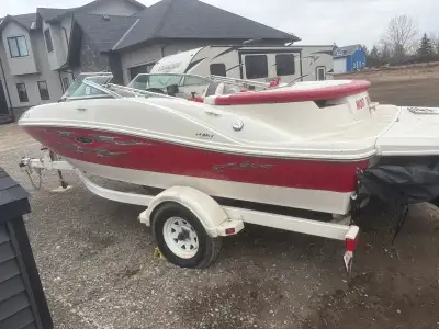 Very clean and well-maintained 2007 Sea Ray 185 Sport powered by the desirable 4.3L fuel-injected Me...