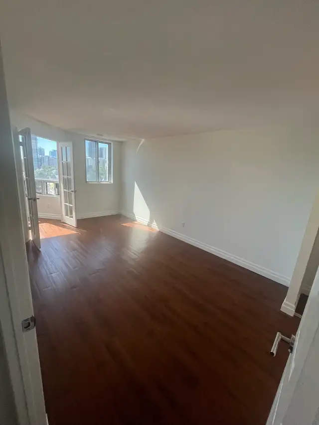 Roommate for Downtown London562905144246282244