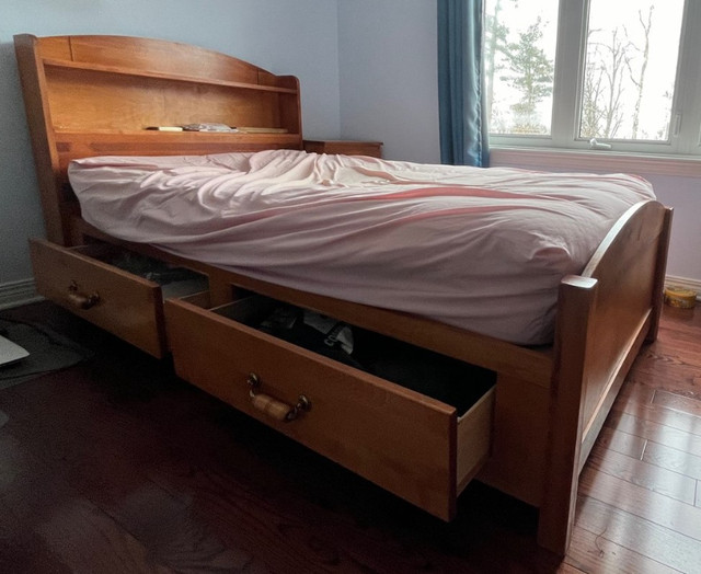 Bedroom furniture set in Multi-item in Ottawa - Image 4