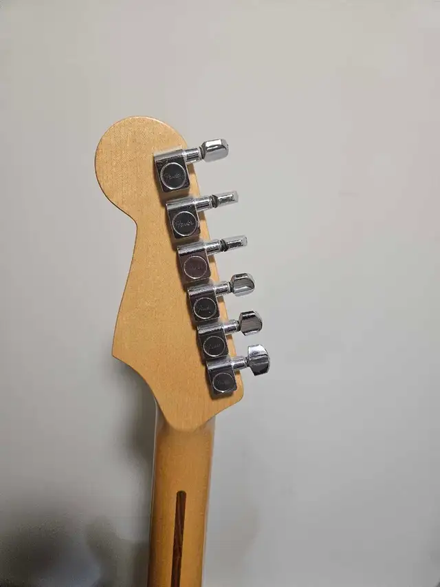 Fender Stratocaster Mexicaine in Guitars in Sherbrooke - Image 7