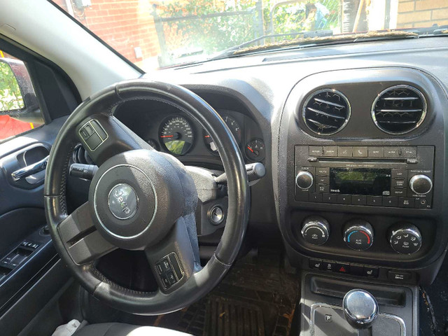 2012 compass jeep in Cars & Trucks in Oakville / Halton Region - Image 4