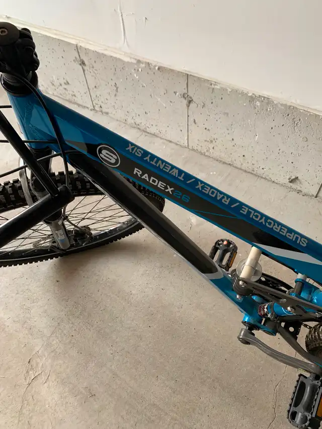 Bicycle and attachments in Road in Kawartha Lakes - Image 7