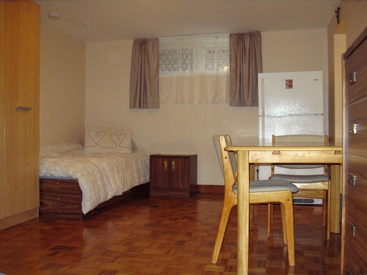 Bright, spacious, basement apartment | Long Term Rentals | Mississauga ...