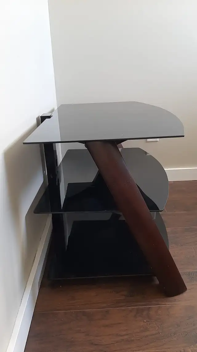 Glass Table in Dining Tables & Sets in Winnipeg - Image 4