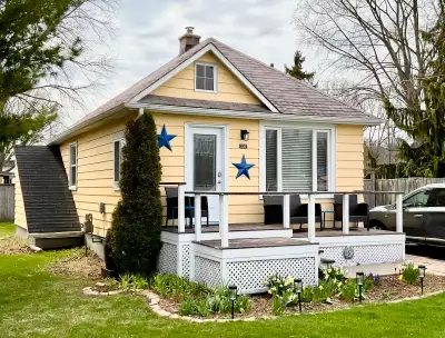 Come and live full time in Port Stanley! Offering a cute, two bedroom, two bathroom house for long t...