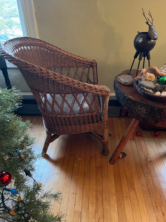Beautiful Antique Wicker Chairs with upholstered seat. in Chairs & Recliners in Owen Sound - Image 4
