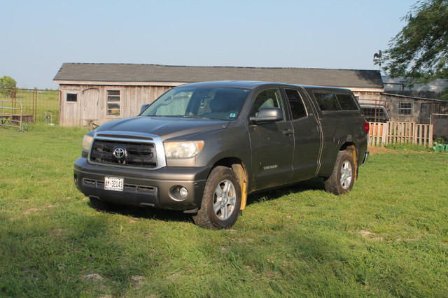 Toyota Tundra SR5 Max Comes With Matching Cap Great Condition in Cars & Trucks in Hamilton