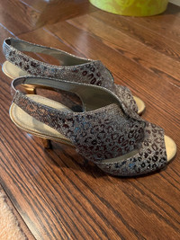 Womens Bandolino sparkle shoes size 7 1/2 $5