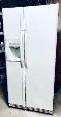 KENMORE SIDE-BY-SIDE FRIDGE W/WATER AND CRUSHED ICE DISPENSER