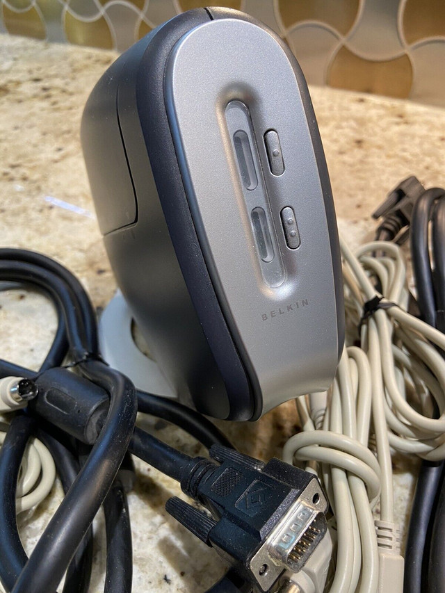 Belkin SOHO 2-Port KVM Switch (PS/2 & USB) in Cables & Connectors in City of Toronto