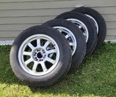 4x pneus d'hiver GoodYear Ultragrip Ice 235/65R14, sur mags, en bonne condition, voir photos pour pl...