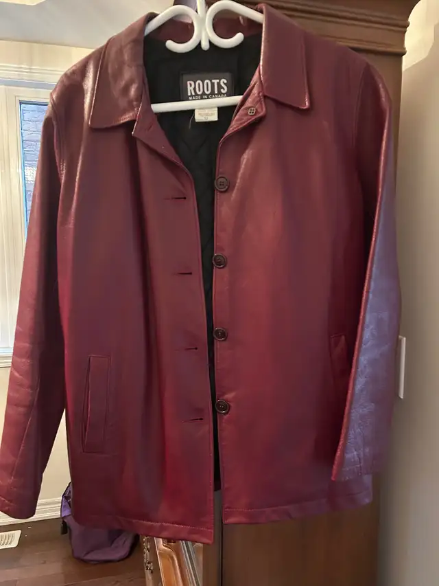 Women’s ROOTS  leather jackets size 12 in Women's - Tops & Outerwear in Markham / York Region - Image 6