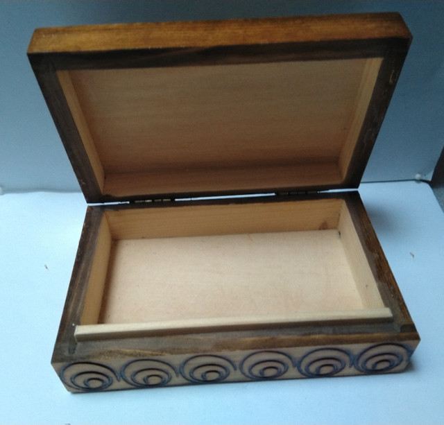 Vintage Wooden Polish Folk Art Jewelry Box in Jewellery & Watches in Oakville / Halton Region - Image 4