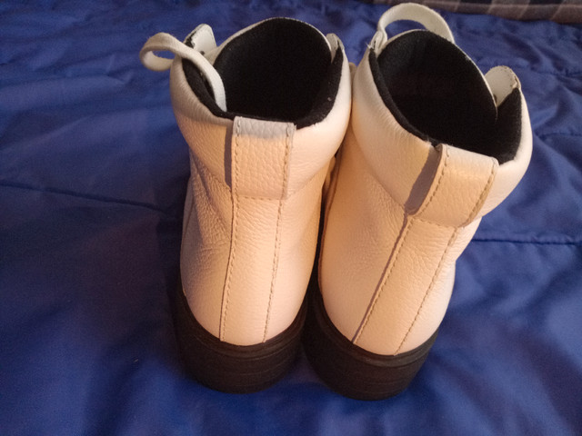 Cougar Make white boots in Women's - Shoes in Oakville / Halton Region - Image 4