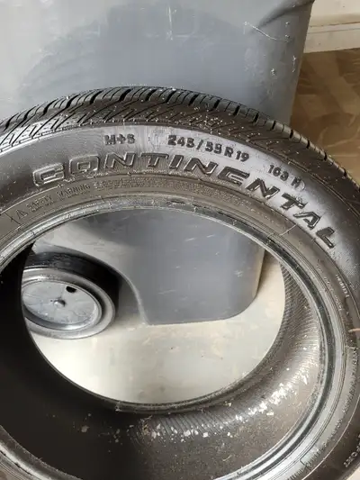This is a brand new tire. Asking for 90 or OBO. It is a continental snow and mud 245/55 R19 with 103...