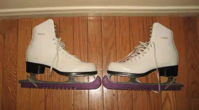 Size 8.5 / 9 US Trex Bronze Women’s Figure Skates like new, View more