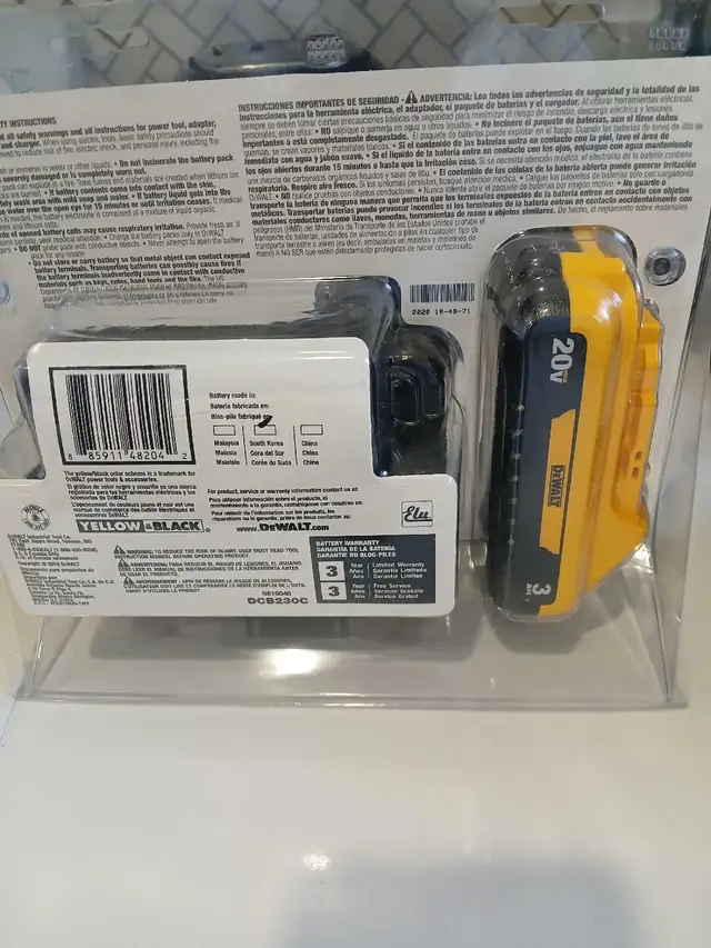 DeWalt Battery and Charger in Power Tools in Hamilton - Image 3