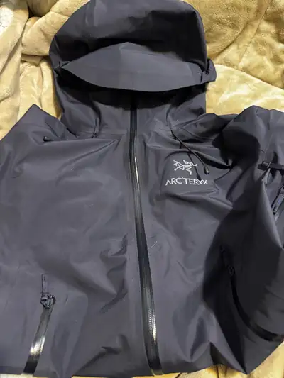 Arc’teryx Beta Jackets Men’s Small, View more