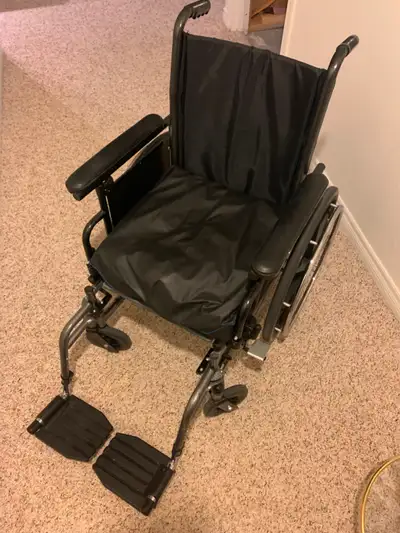 Invacare Wheelchair with washable Vicar pressure relief cushion. 16" X 16" .....5.5" caster wheels a...