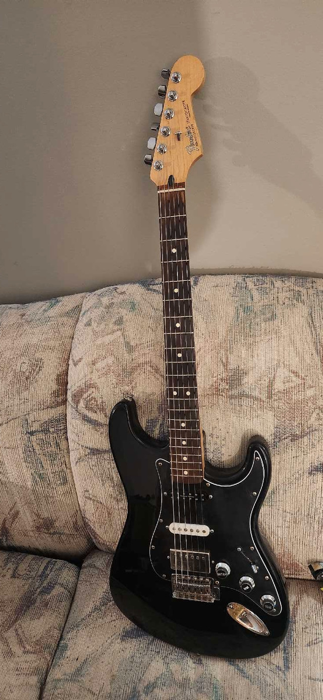 Fender Stratocaster Standard Fat Strat in Guitars in Moncton - Image 3