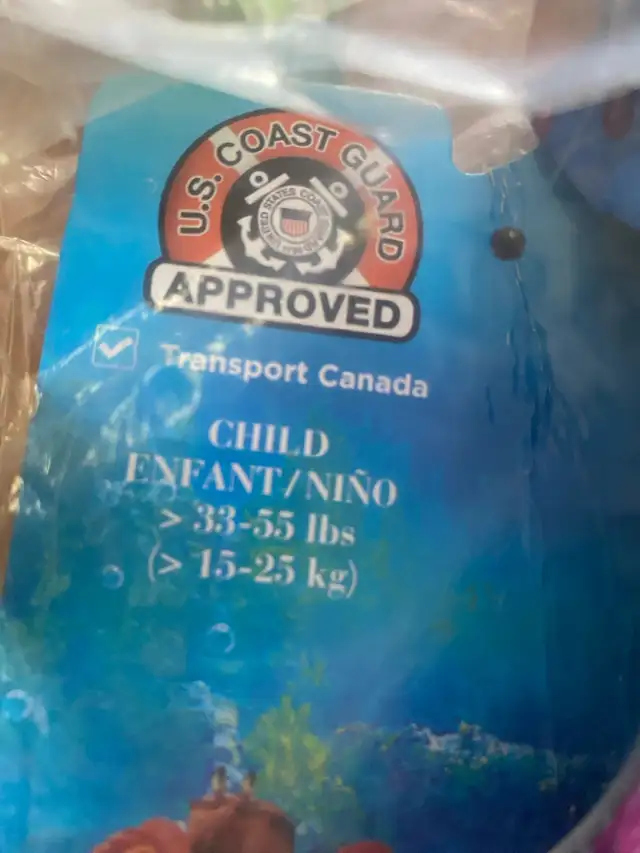 Disney Little Mermaid Life Jacket in Other in Guelph - Image 4