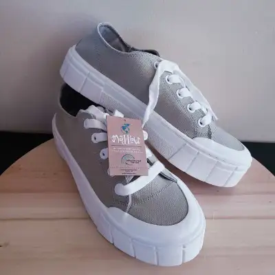 Mad Love NWT Platform Sneakers - Light Green - Women's 8, View more