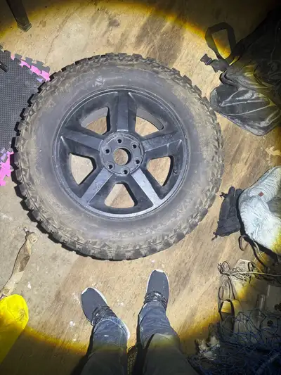 35x12.5x20 on 6 bolt chev rims Tires are next to brand new with maybe 7k km on them tire brand is ma...