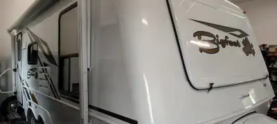 2025 Bigfoot RV B21FB Travel Trailer, (barely used - brought home) Fibreglass 4-season Heated and En...