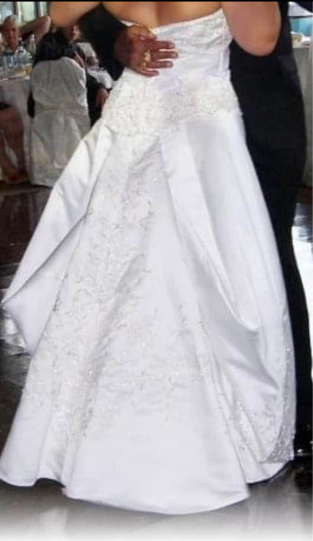 Davids Bridal wedding dress in Wedding in Mississauga / Peel Region - Image 4
