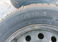 Set of 2 barely uses winter tires 185/65/15