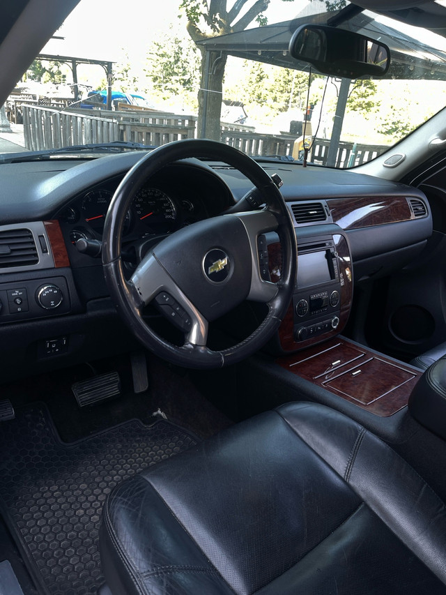 2011 Chevy Avalanche in Cars & Trucks in St. Catharines - Image 4